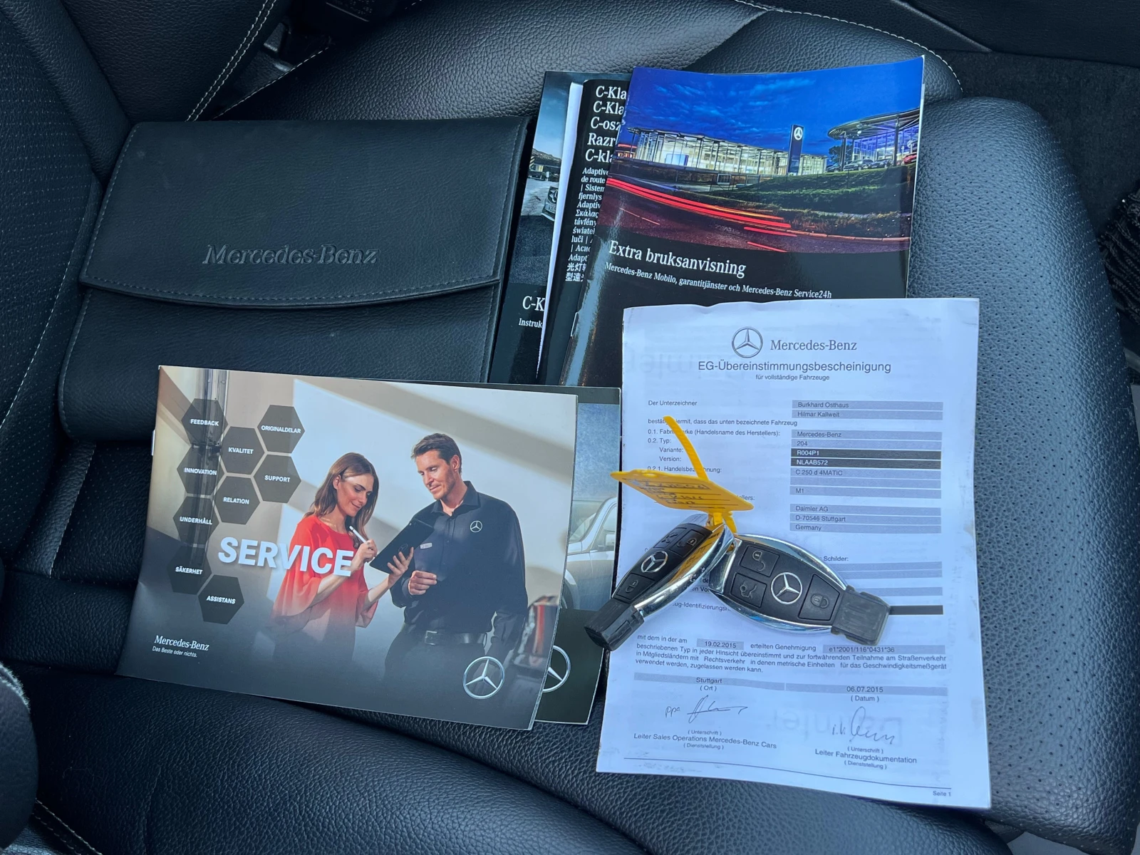 Mercedes-Benz C 250 d, 4-MATIC, AMG LINE, PANORAMA, СЕРВИЗНА ИСТОРИЯ-Н, снимка 16 - Автомобили и джипове - 54651731
