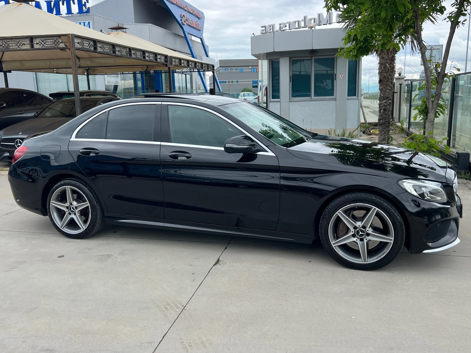Mercedes-Benz C 250 d, 4-MATIC, AMG LINE, PANORAMA, СЕРВИЗНА ИСТОРИЯ-Н, снимка 4 - Автомобили и джипове - 54651731