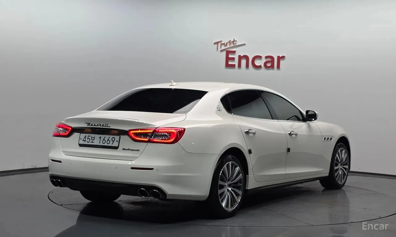 Maserati Quattroporte, снимка 2 - Автомобили и джипове - 54957857