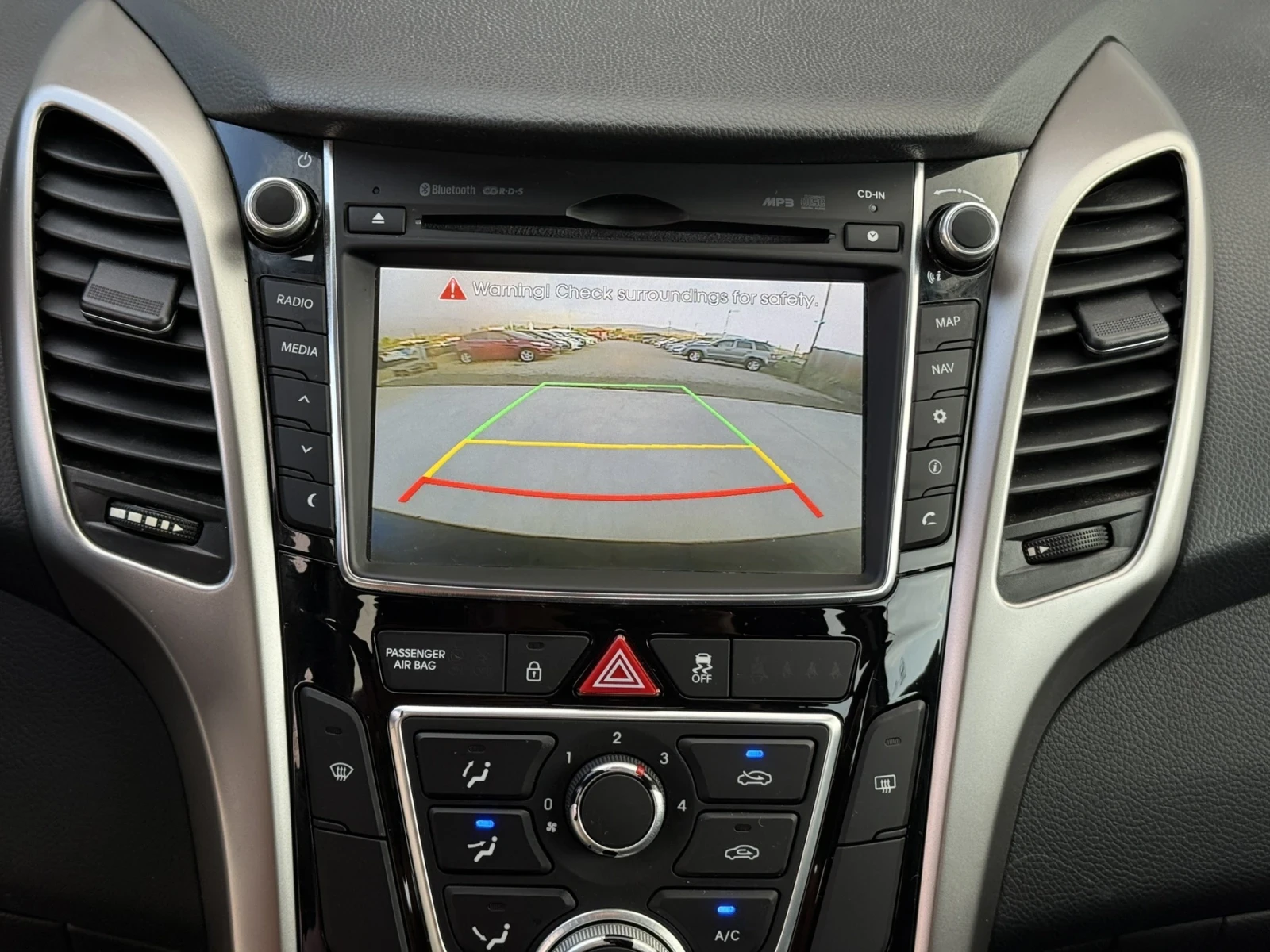 Hyundai I30 1.6CRDI EURO 6, NAVI, KAMERA, снимка 12 - Автомобили и джипове - 55179310