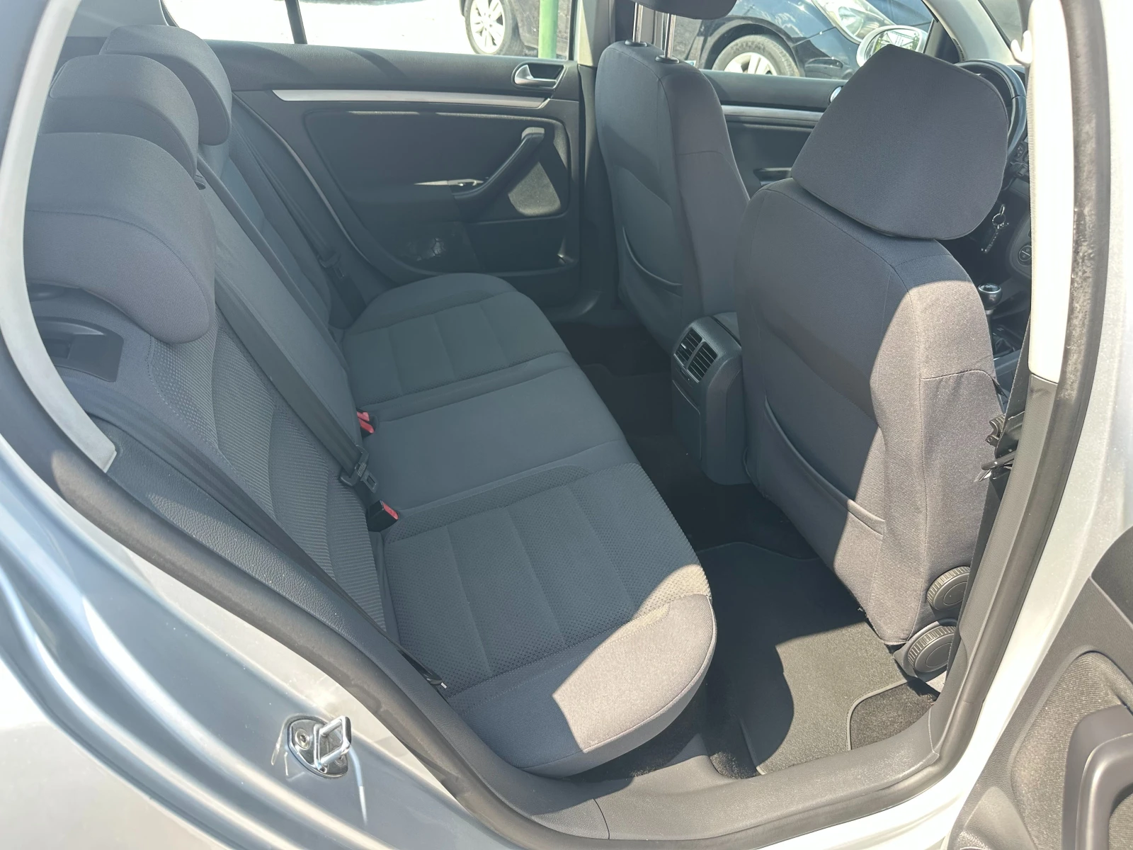 VW Golf 1.6i* ГАЗ* NAVI, снимка 9 - Автомобили и джипове - 55576901