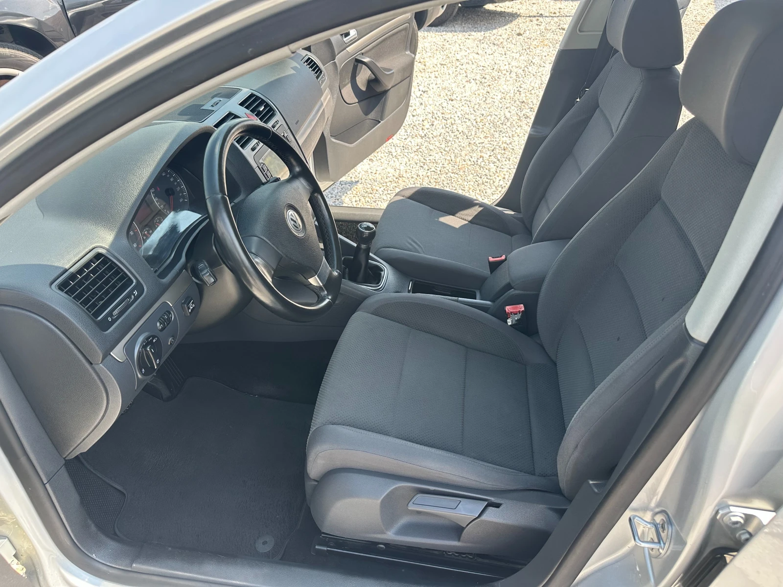 VW Golf 1.6i* ГАЗ* NAVI, снимка 13 - Автомобили и джипове - 55576901
