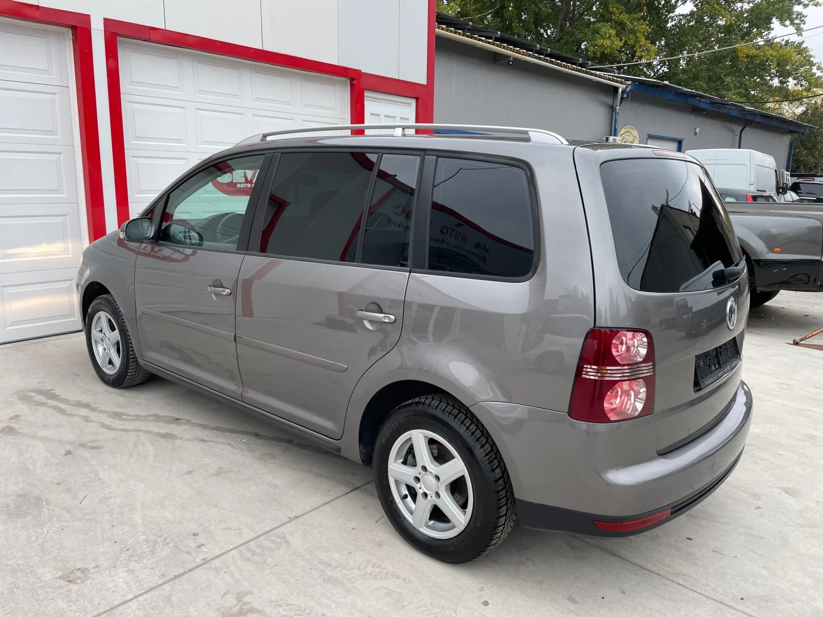VW Touran FACELIFT, снимка 5 - Автомобили и джипове - 56613576