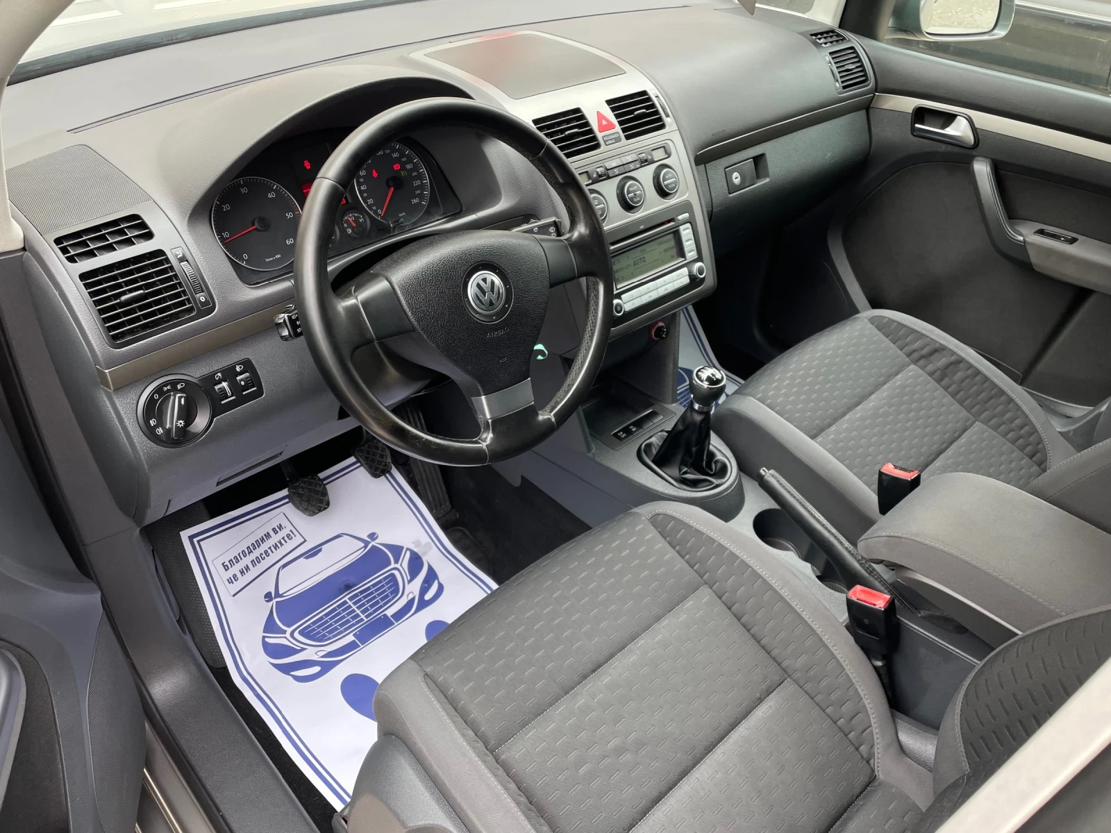 VW Touran FACELIFT, снимка 10 - Автомобили и джипове - 56613576