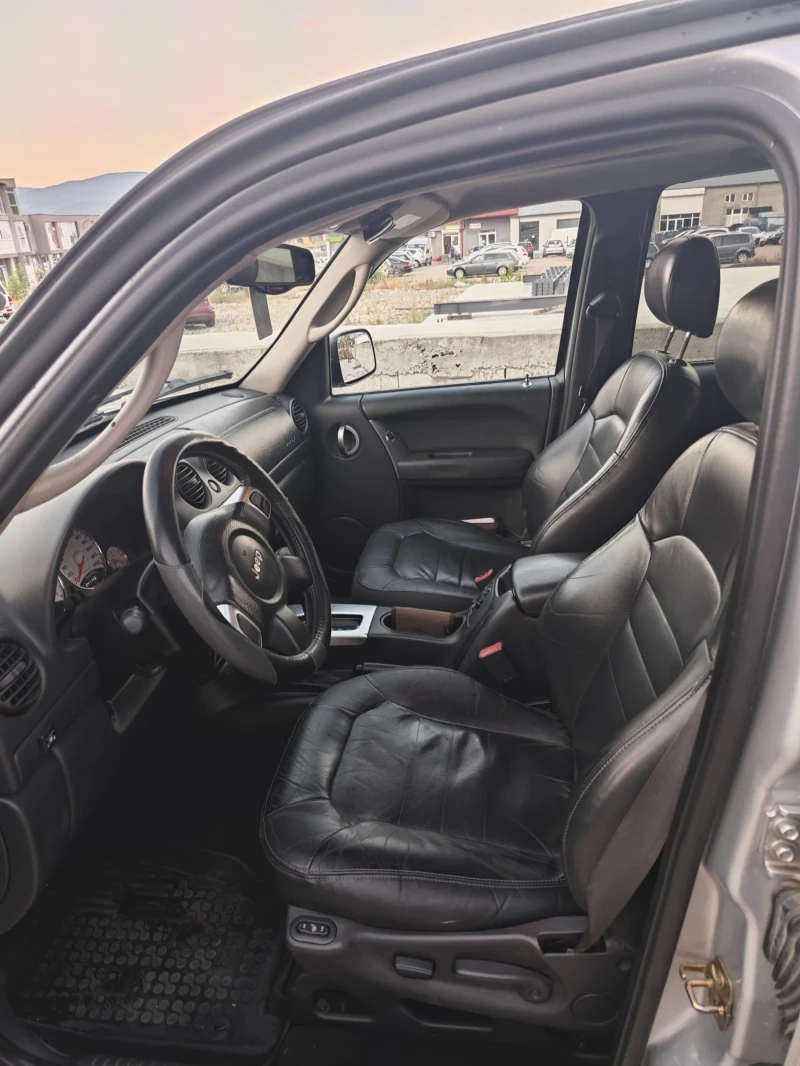 Jeep Cherokee Liberty* KJ* 3.7l* ШИБИДАХ* , снимка 5 - Автомобили и джипове - 52250026