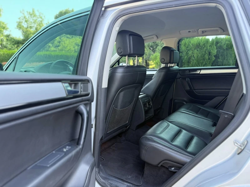VW Touareg * * * ЛИЗНГ* * * Реални км Сервизна, снимка 15 - Автомобили и джипове - 52196037