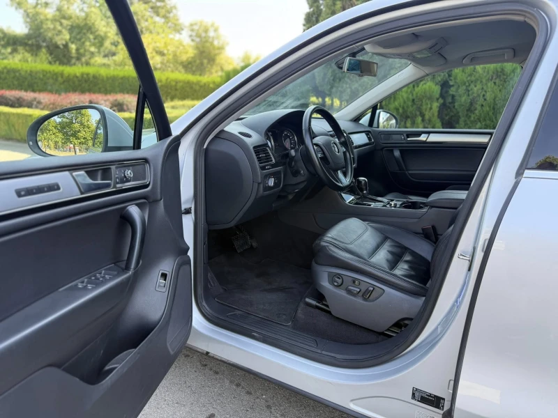 VW Touareg * * * ЛИЗНГ* * * Реални км Сервизна, снимка 14 - Автомобили и джипове - 52196037