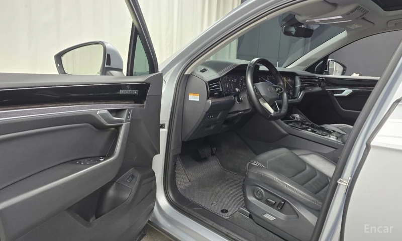 VW Touareg, снимка 11 - Автомобили и джипове - 53262041