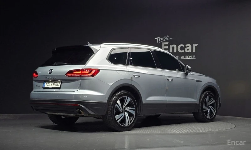 VW Touareg, снимка 2 - Автомобили и джипове - 53262041