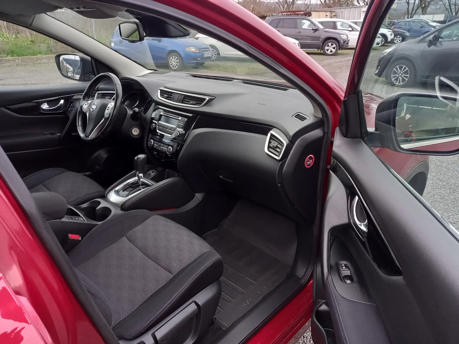 Nissan Qashqai 1.2DIG-T AUTOMATIC - изображение 9