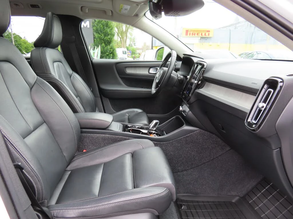 Volvo XC40 T5 Inscription* AWD*  - изображение 8