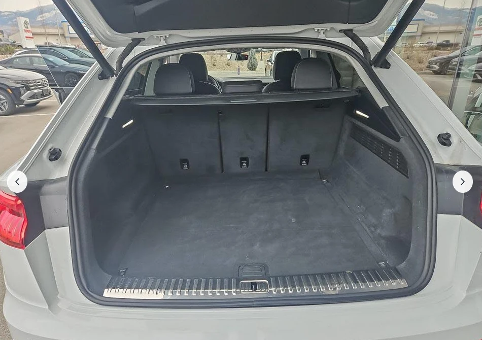 Audi Q8 MATRIX* ДИСТРОНИК* ПАНО* KEYLESS* КАМЕРА* КОЖА* , снимка 7 - Автомобили и джипове - 53967120