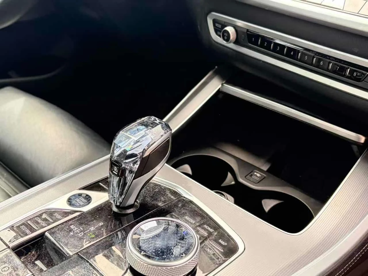 BMW X5 XDRIVE| HARMAN/KARDON| SWAROVSKI| HUD| ПОДГРЕВ, снимка 11 - Автомобили и джипове - 53997706