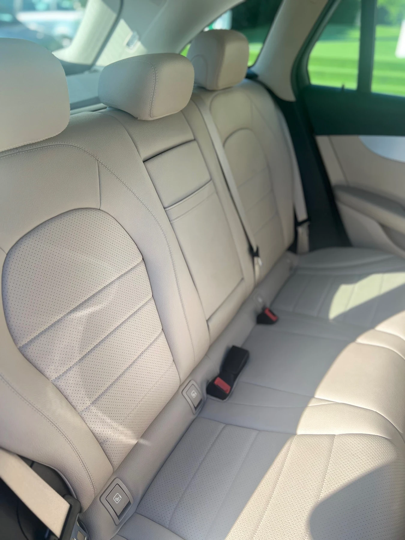 Mercedes-Benz GLC 250 * * Luxury Premium* * 9G* * F1* * CAM* * Ambient, снимка 7 - Автомобили и джипове - 54719843