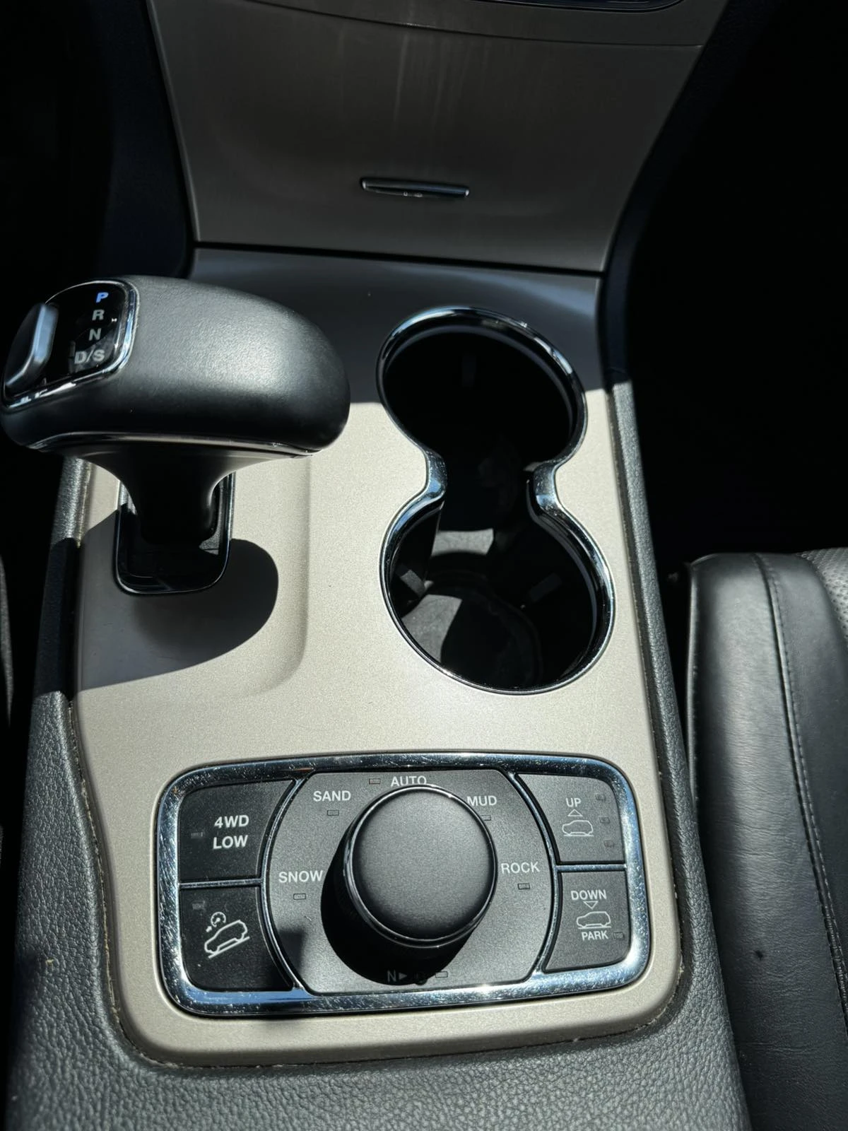 Jeep Grand cherokee, снимка 14 - Автомобили и джипове - 55251607