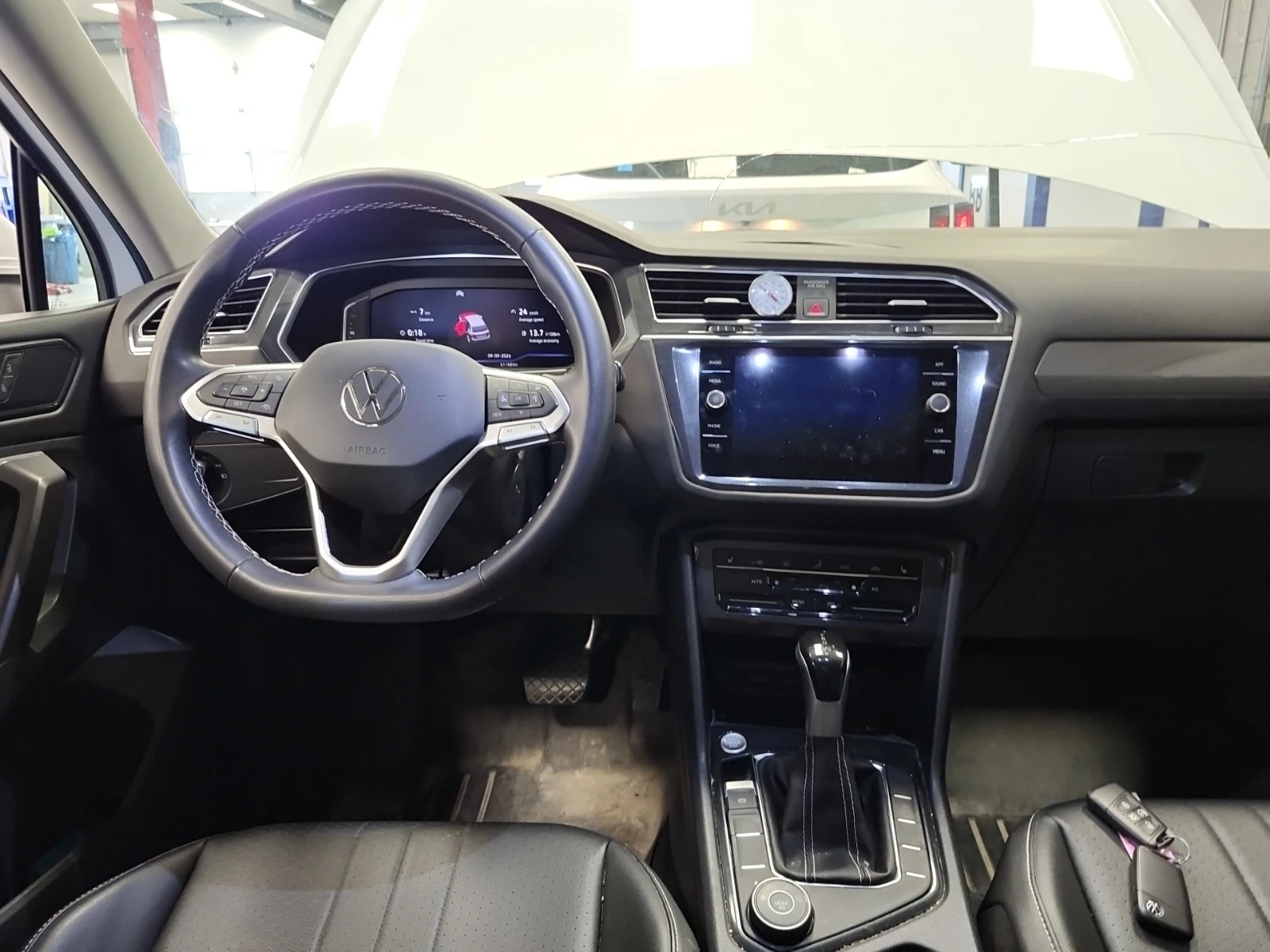 VW Tiguan Comfortline / АВТОКРЕДИТ, снимка 8 - Автомобили и джипове - 56011446