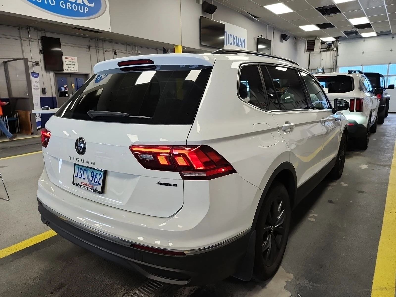 VW Tiguan Comfortline / АВТОКРЕДИТ, снимка 2 - Автомобили и джипове - 56011446