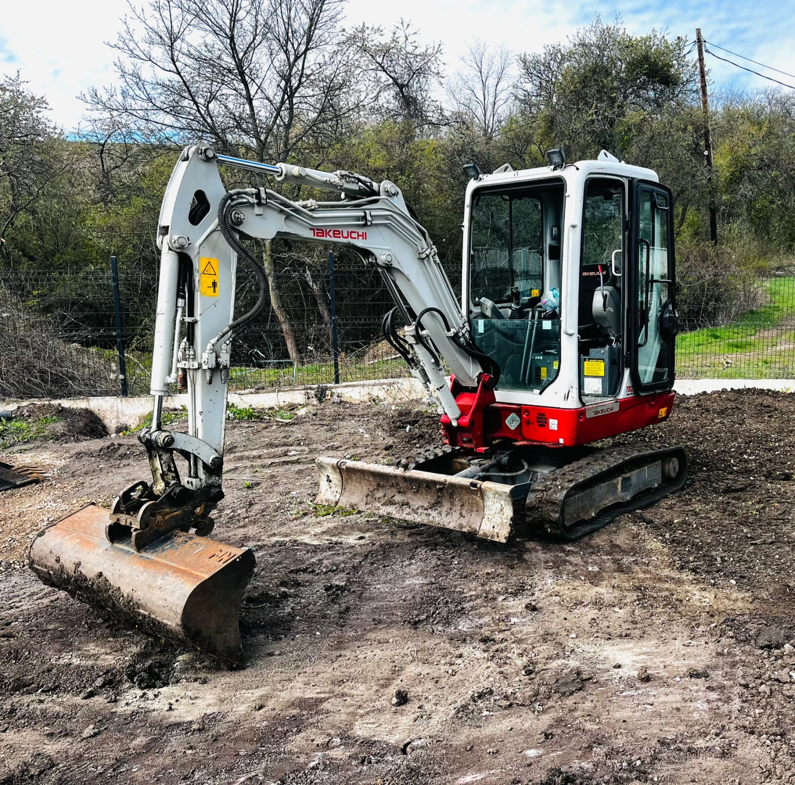 Багер Takeuchi TB225 Наличен , снимка 3 - Индустриална техника - 55909911