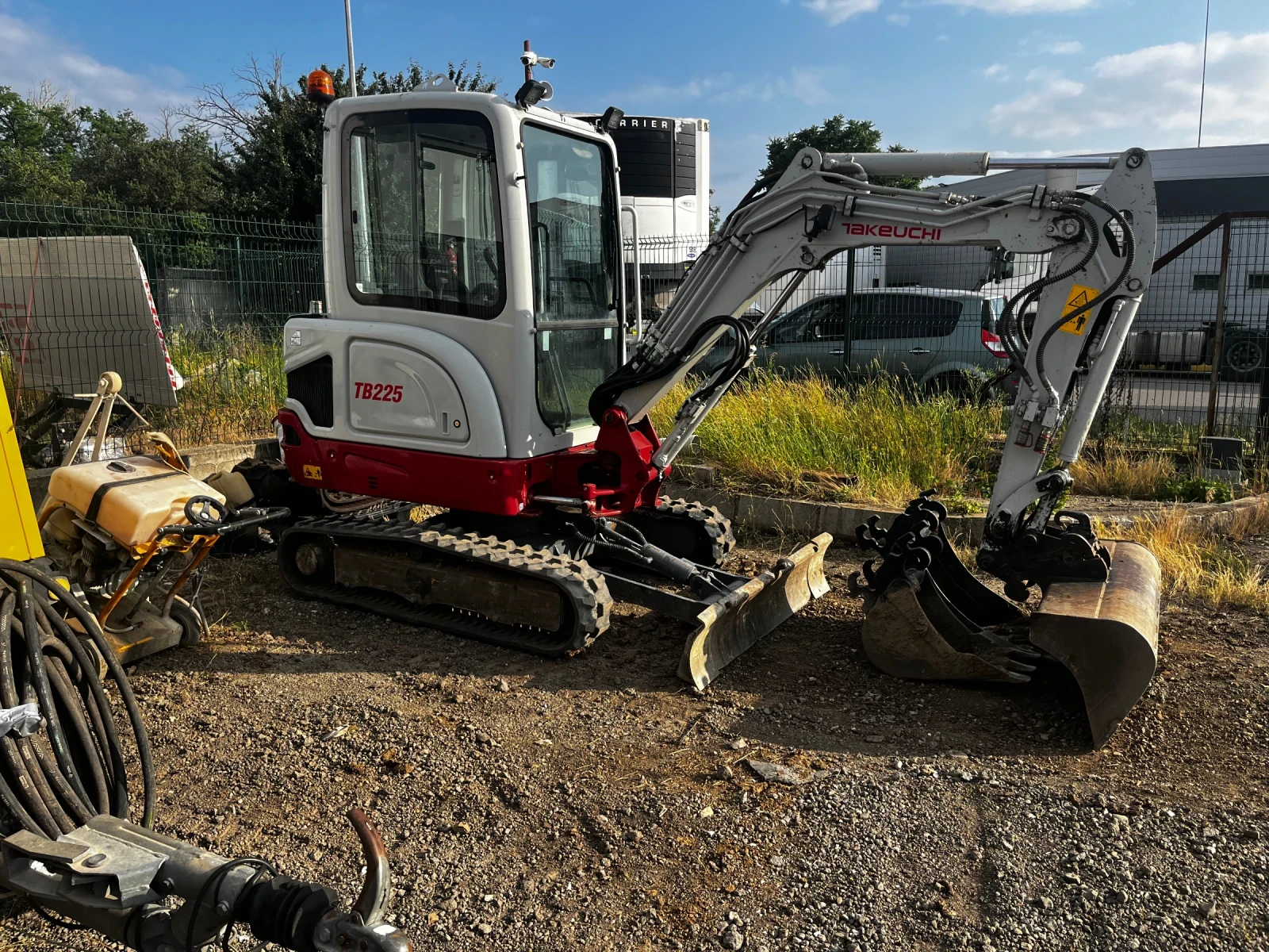 Багер Takeuchi TB225 Наличен , снимка 6 - Индустриална техника - 55909911