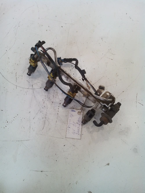 Рейка с бензинови дюзи за Опел вектра 1.6 16 клапана