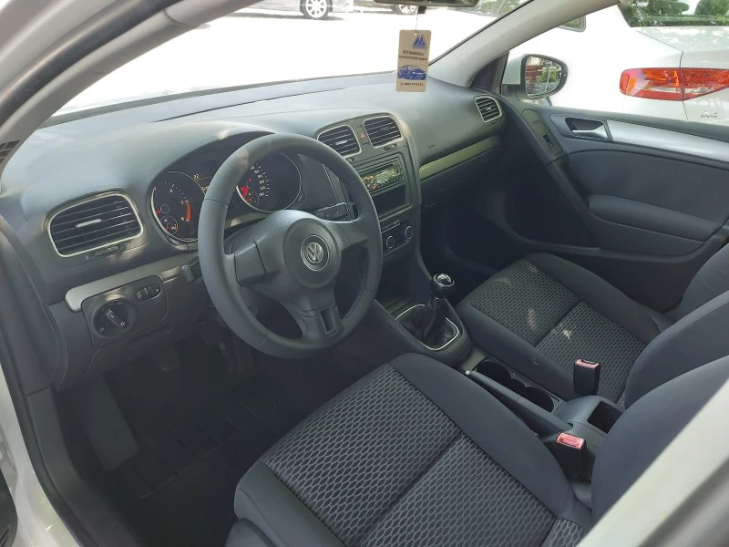 VW Golf 1.6TDI, снимка 7 - Автомобили и джипове - 40893384