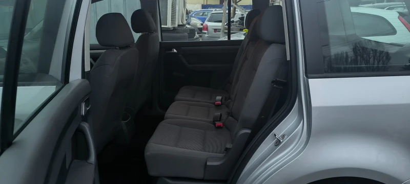 VW Touran 1.9-105-6ск, снимка 9 - Автомобили и джипове - 48303533