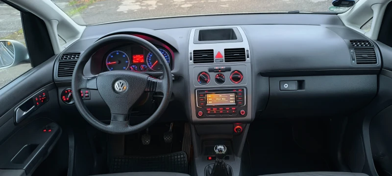 VW Touran 1.9-105-6ск, снимка 14 - Автомобили и джипове - 48303533