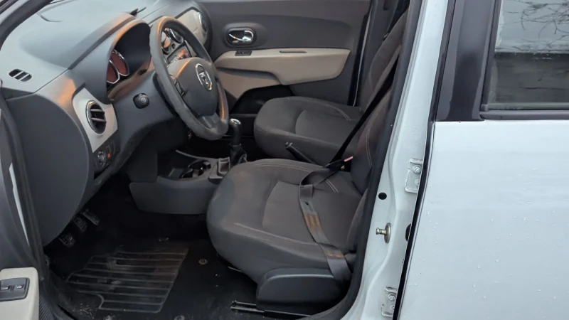 Dacia Lodgy 1.6i 8V Клима, снимка 7 - Автомобили и джипове - 48699461