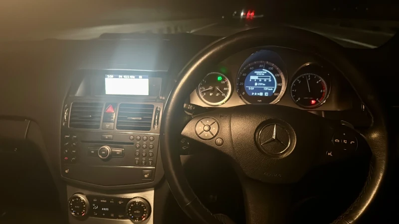 Mercedes-Benz C 220, снимка 10 - Автомобили и джипове - 49167229