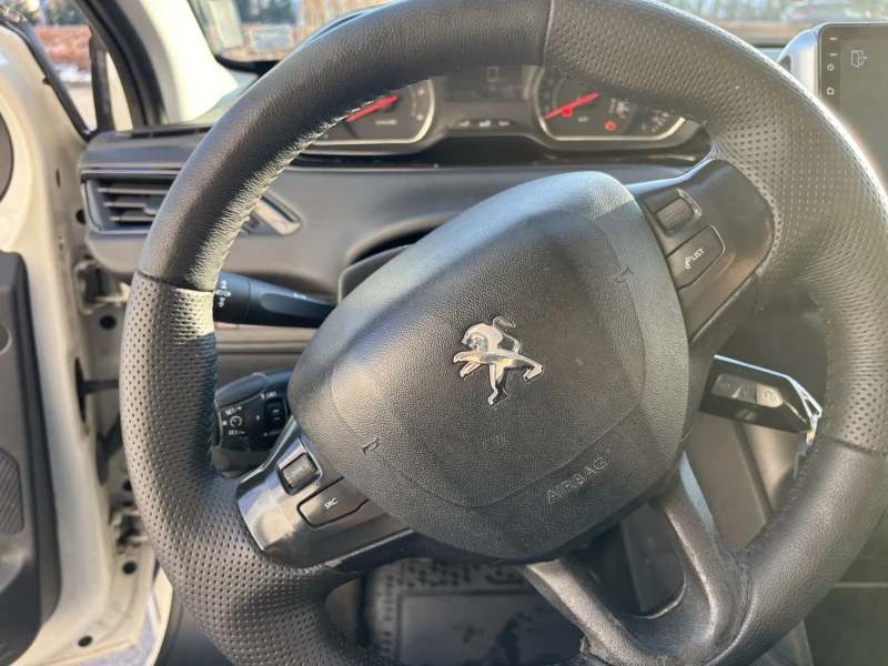 Peugeot 208, снимка 10 - Автомобили и джипове - 49225127