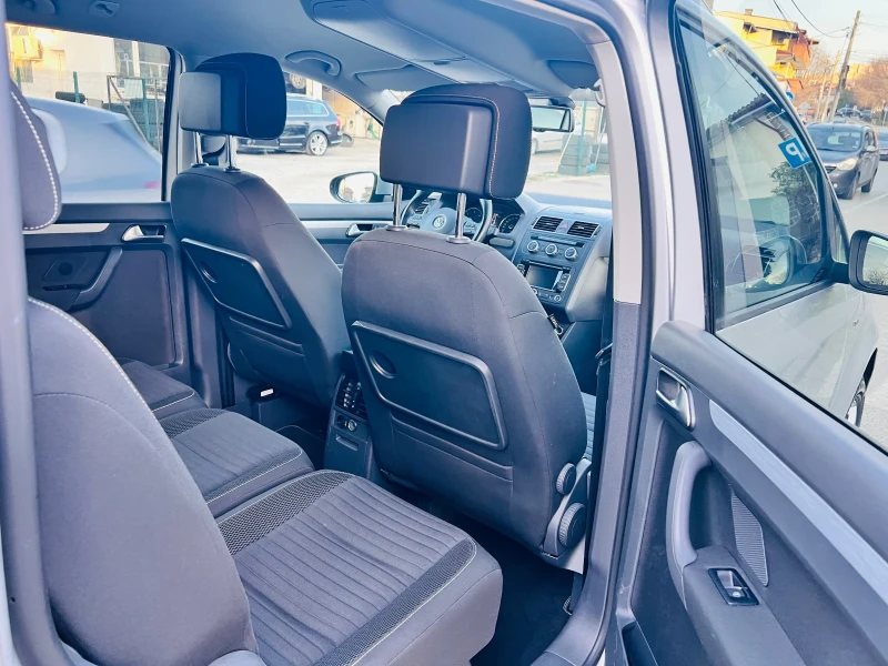 VW Touran 1.6 TDI 105, снимка 12 - Автомобили и джипове - 51054188