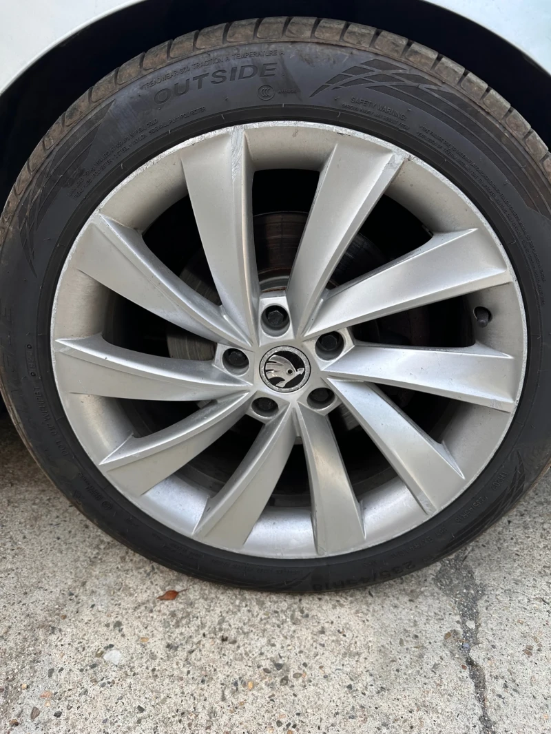 Skoda Superb 2.0tdi dsg, снимка 14 - Автомобили и джипове - 51899772