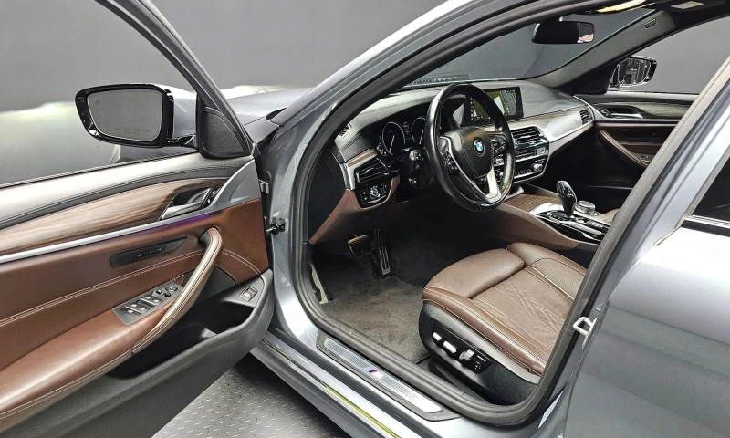 BMW 530 5 Series (G30) 530I M Sports Plus , снимка 10 - Автомобили и джипове - 53001050