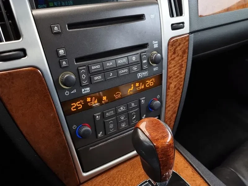 Cadillac STS 3.6 AWD, снимка 17 - Автомобили и джипове - 54462391