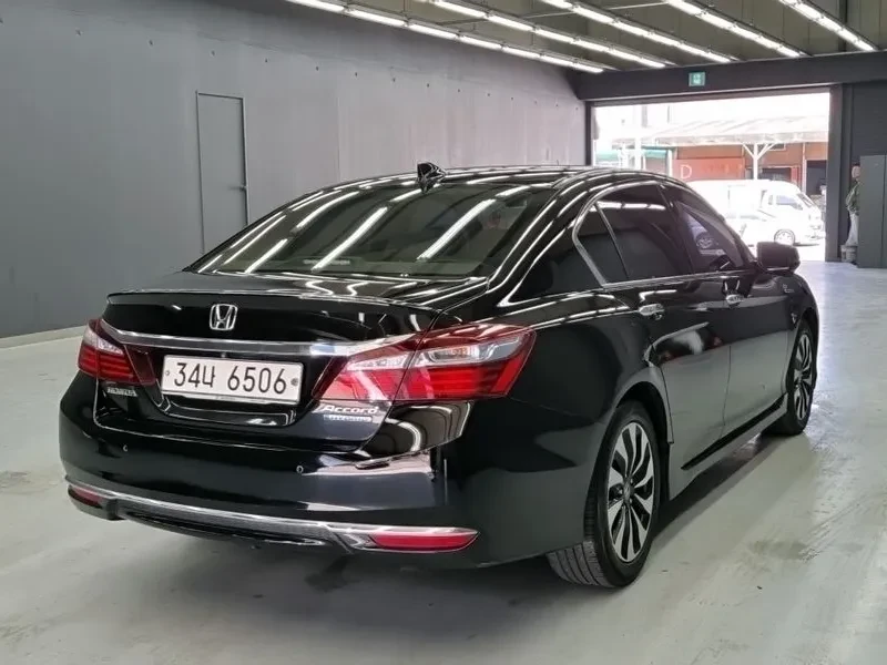 Honda Accord 2.0 Hybrid 9Th Generation, снимка 8 - Автомобили и джипове - 56021293