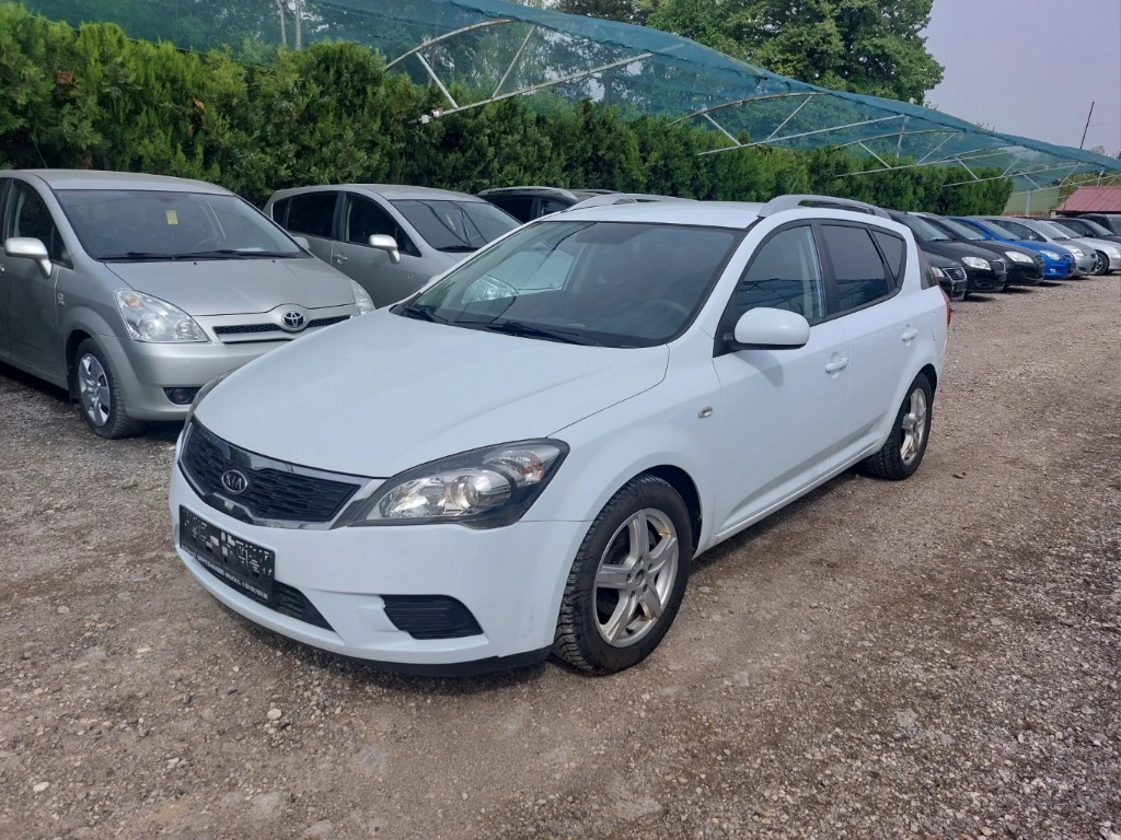 Kia Ceed РЕГИСТРИРАН И ОБСЛУЖЕН, снимка 1