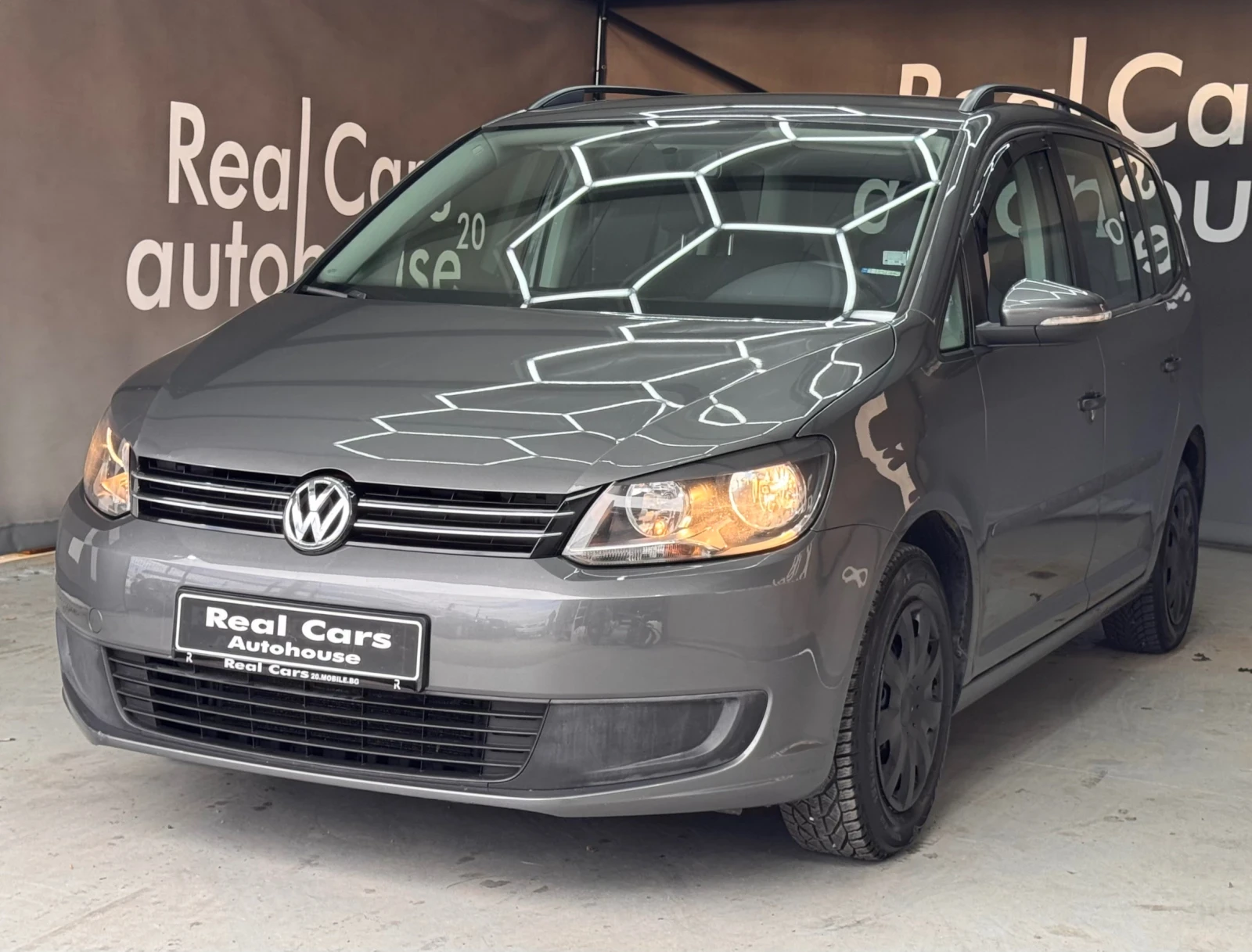 VW Touran 1.2TSI* ОБСЛУЖЕН* РЕГИСТРИРАН* ЗИМНИ ГУМИ  - изображение 3