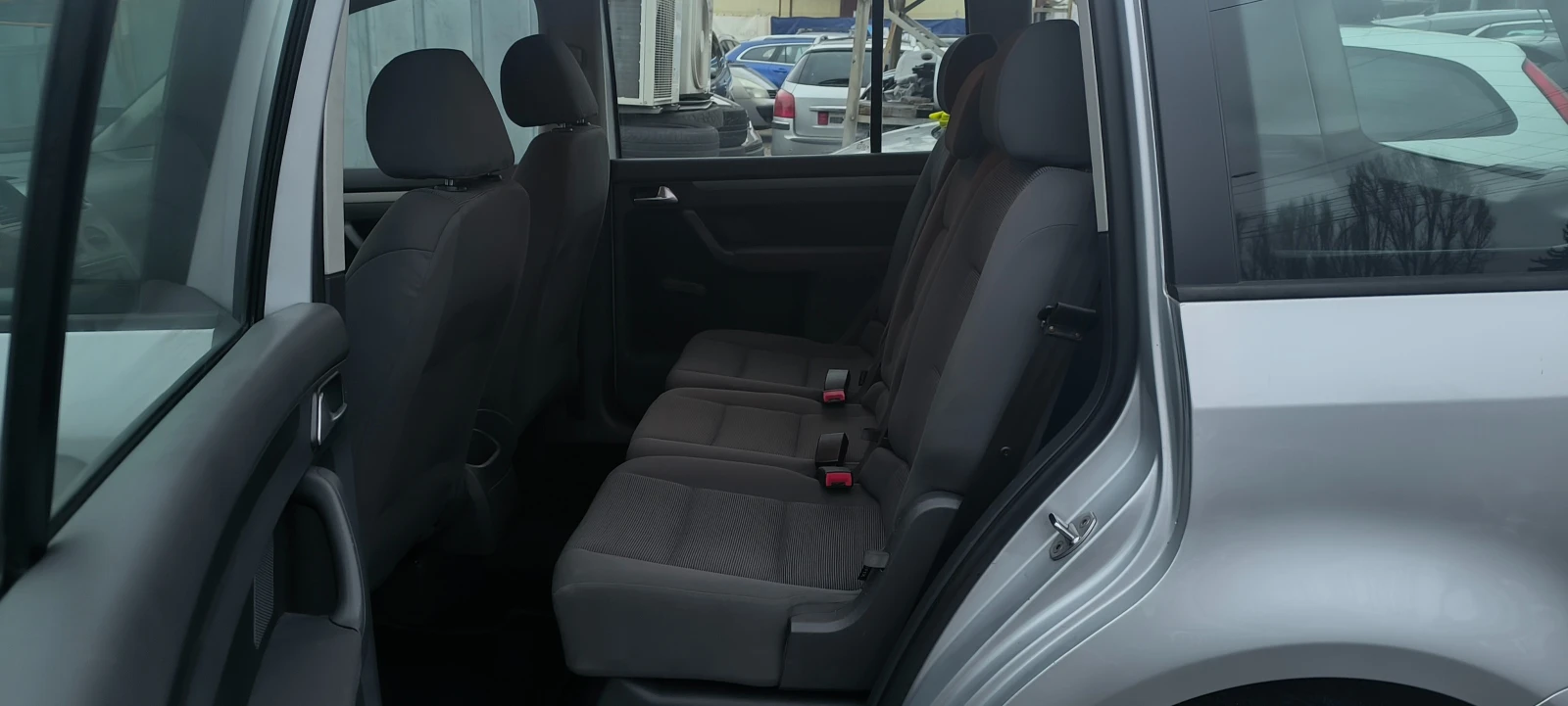 VW Touran 1.9-105-6ск - изображение 9