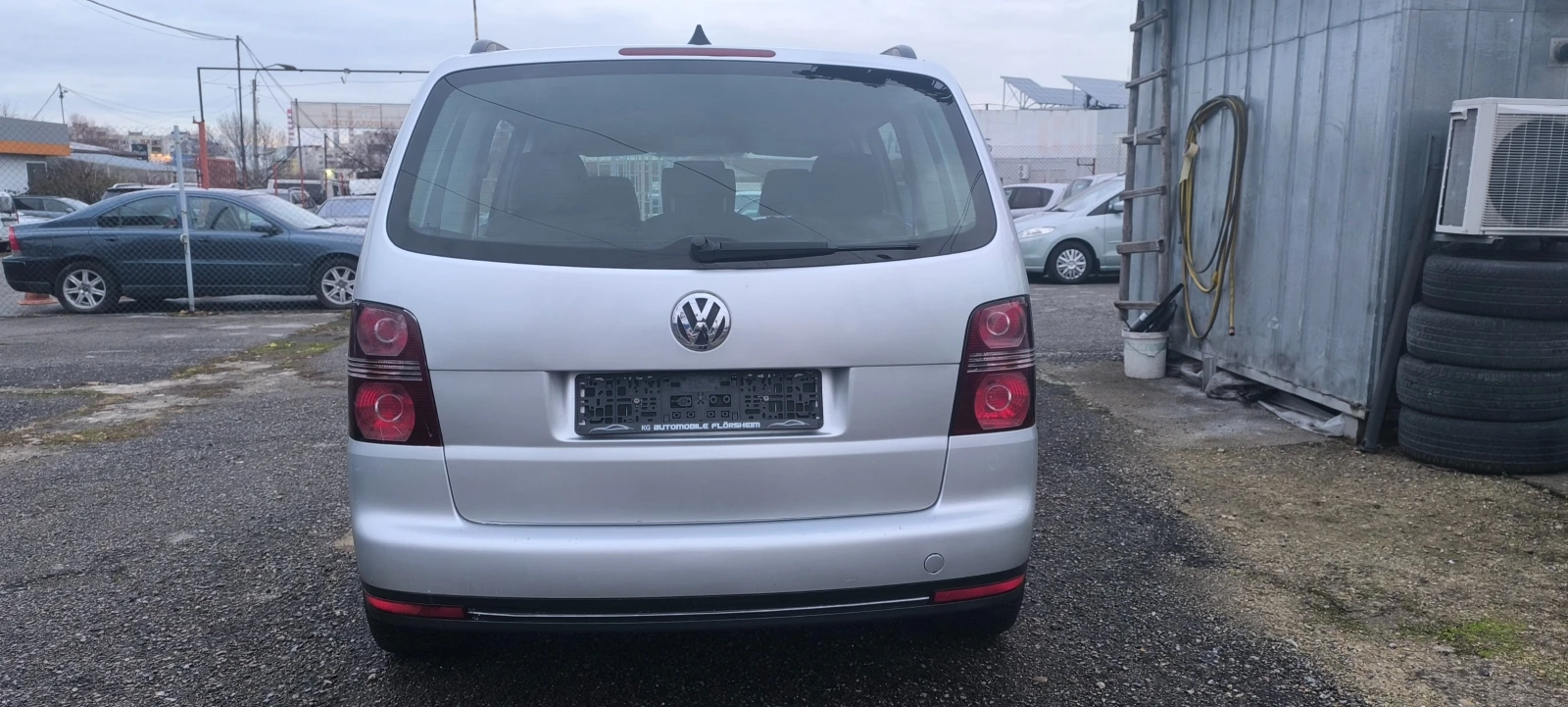 VW Touran 1.9-105-6ск - изображение 5