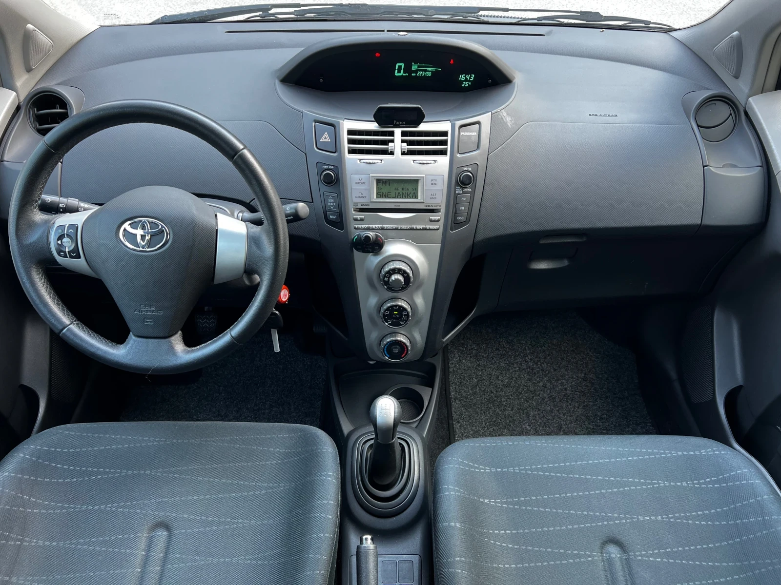 Toyota Yaris 1.3VVT-i* ИТАЛИЯ* РЕАЛНИ КМ* Bluetooth* 9 Airbag-a - изображение 10