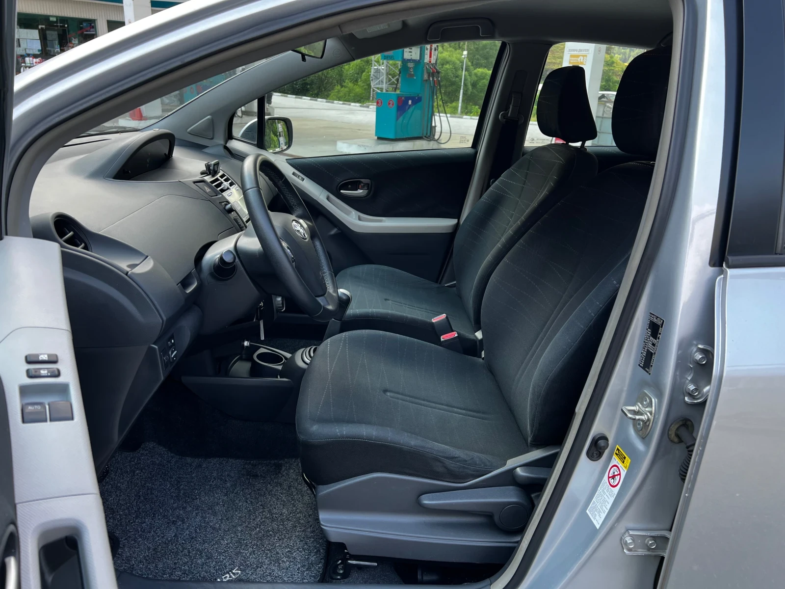 Toyota Yaris 1.3VVT-i* ИТАЛИЯ* РЕАЛНИ КМ* Bluetooth* 9 Airbag-a - изображение 7
