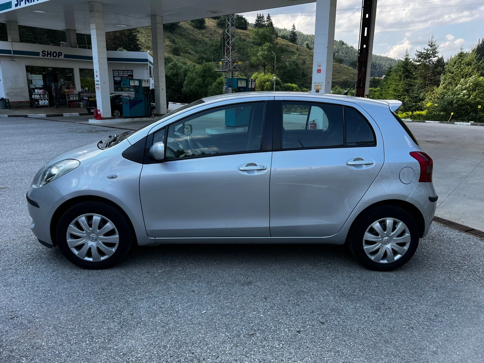 Toyota Yaris 1.3VVT-i* ИТАЛИЯ* РЕАЛНИ КМ* Bluetooth* 9 Airbag-a - изображение 4