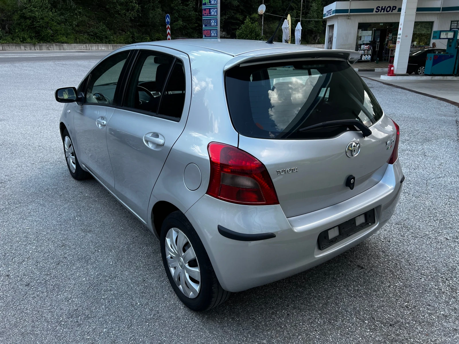 Toyota Yaris 1.3VVT-i* ИТАЛИЯ* РЕАЛНИ КМ* Bluetooth* 9 Airbag-a - изображение 3