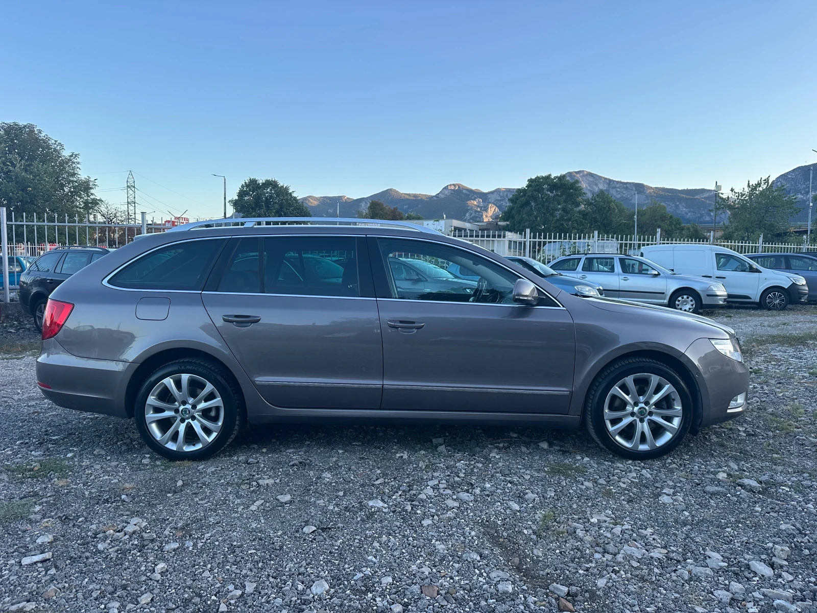 Skoda Superb 2.0TDI 140kc 4X4 AUTOMAT - изображение 2