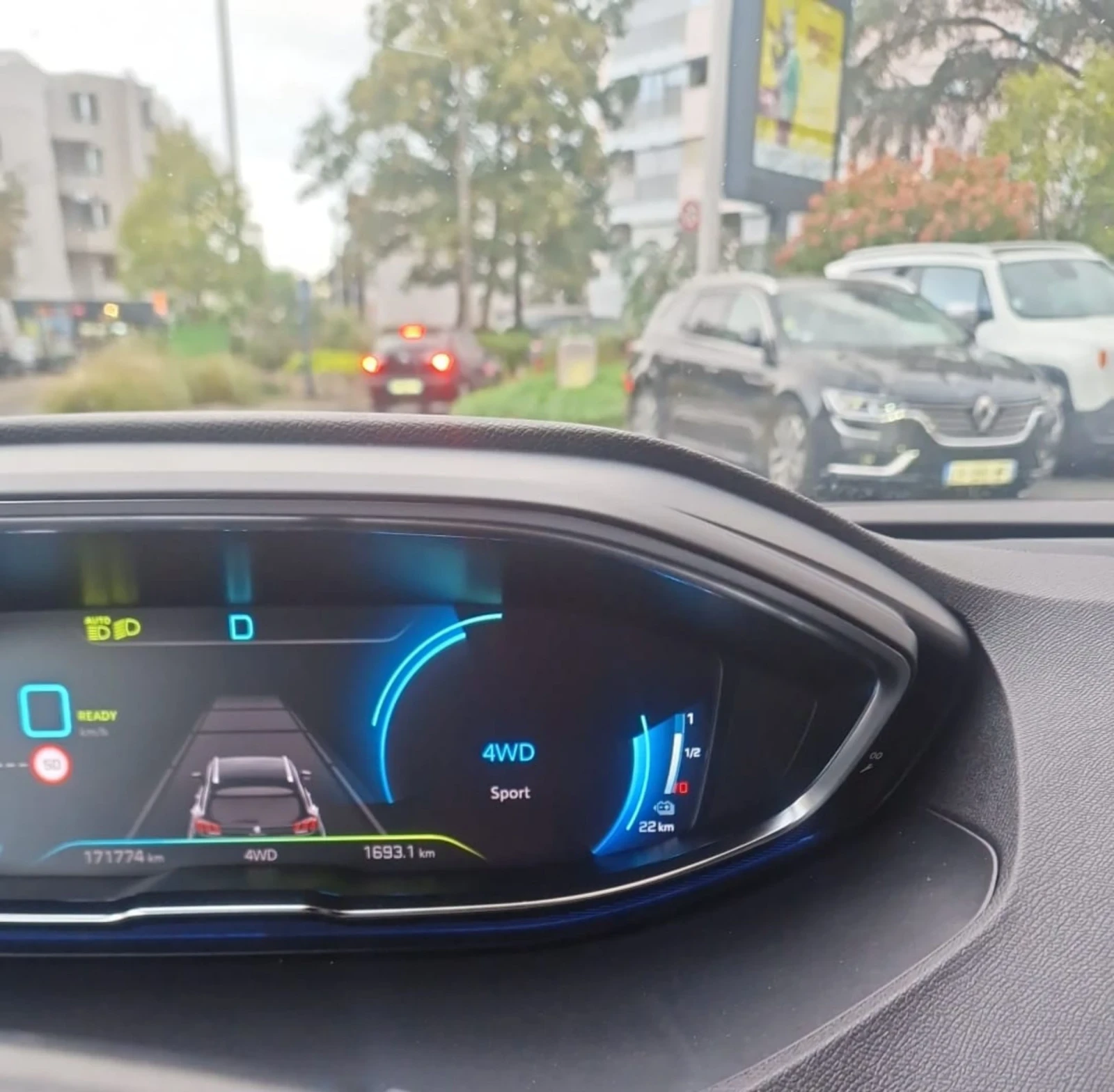 Peugeot 3008 GT 300 4WD PLUG-IN-HYBRID  S&S EAT8 - изображение 4