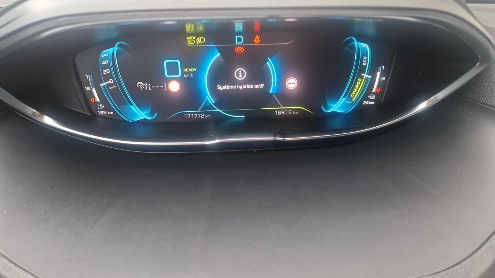 Peugeot 3008 GT 300 4WD PLUG-IN-HYBRID  S&S EAT8 - изображение 5