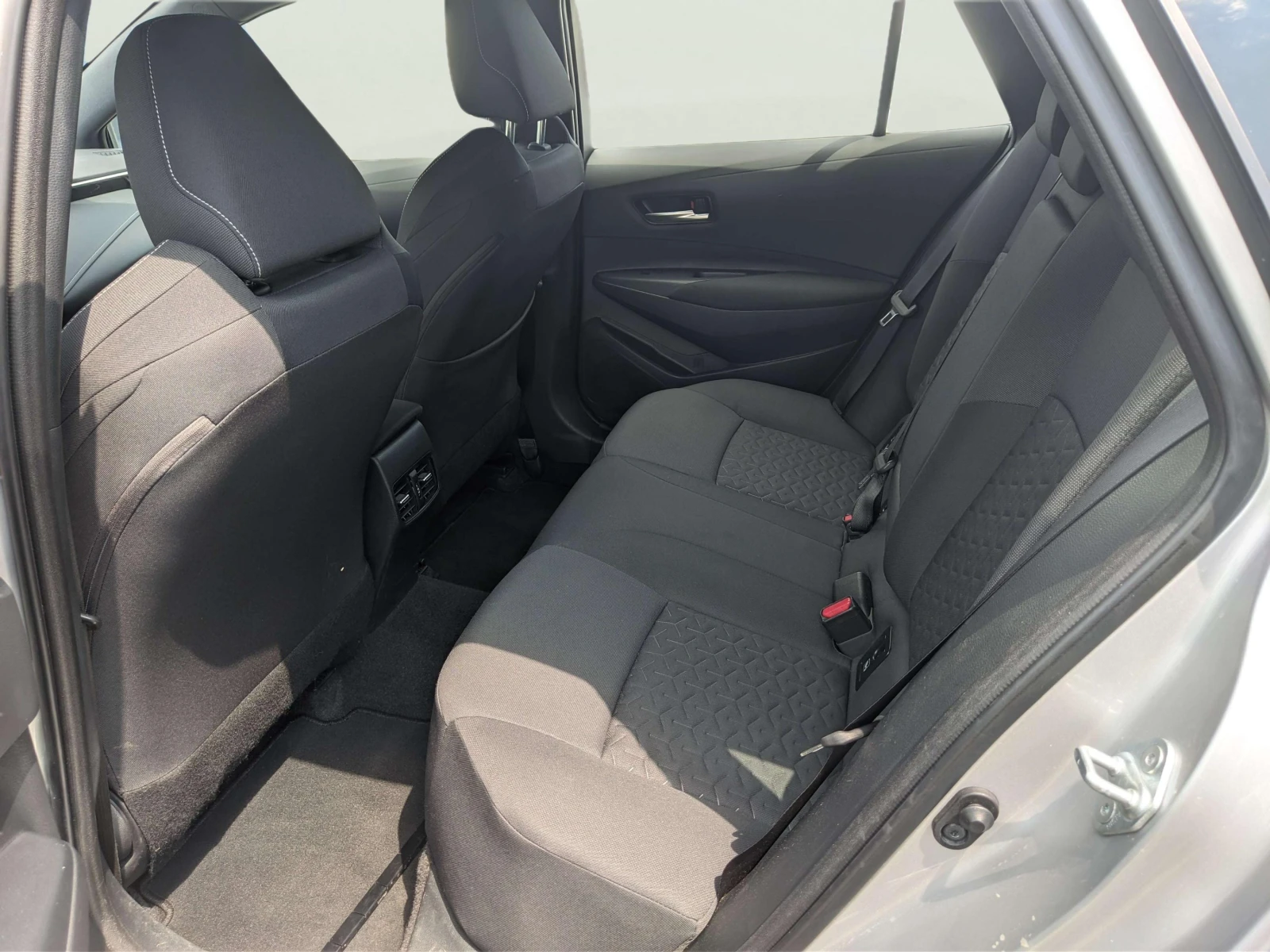 Toyota Corolla 1.2 - изображение 8