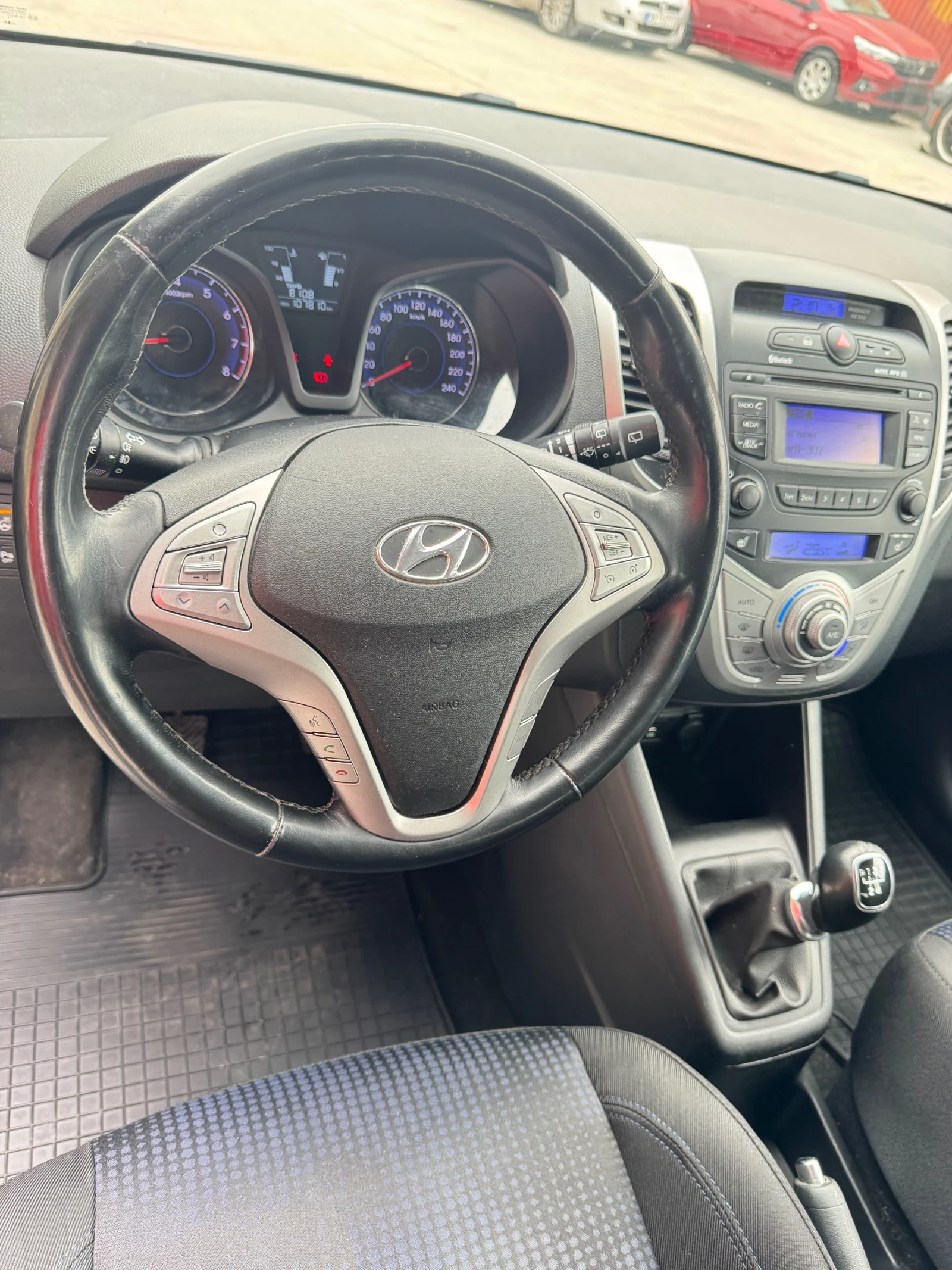 Hyundai Ix20, снимка 8 - Автомобили и джипове - 53946959