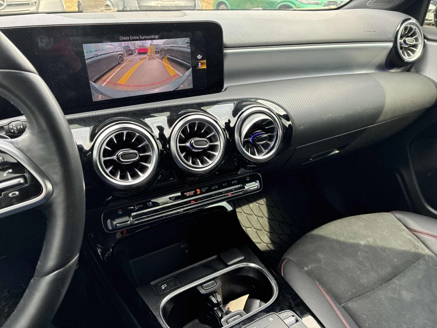 Mercedes-Benz A 220 AMG-pkg* Keyless* CarPlay* Подгрев* Пано, снимка 8 - Автомобили и джипове - 54065403