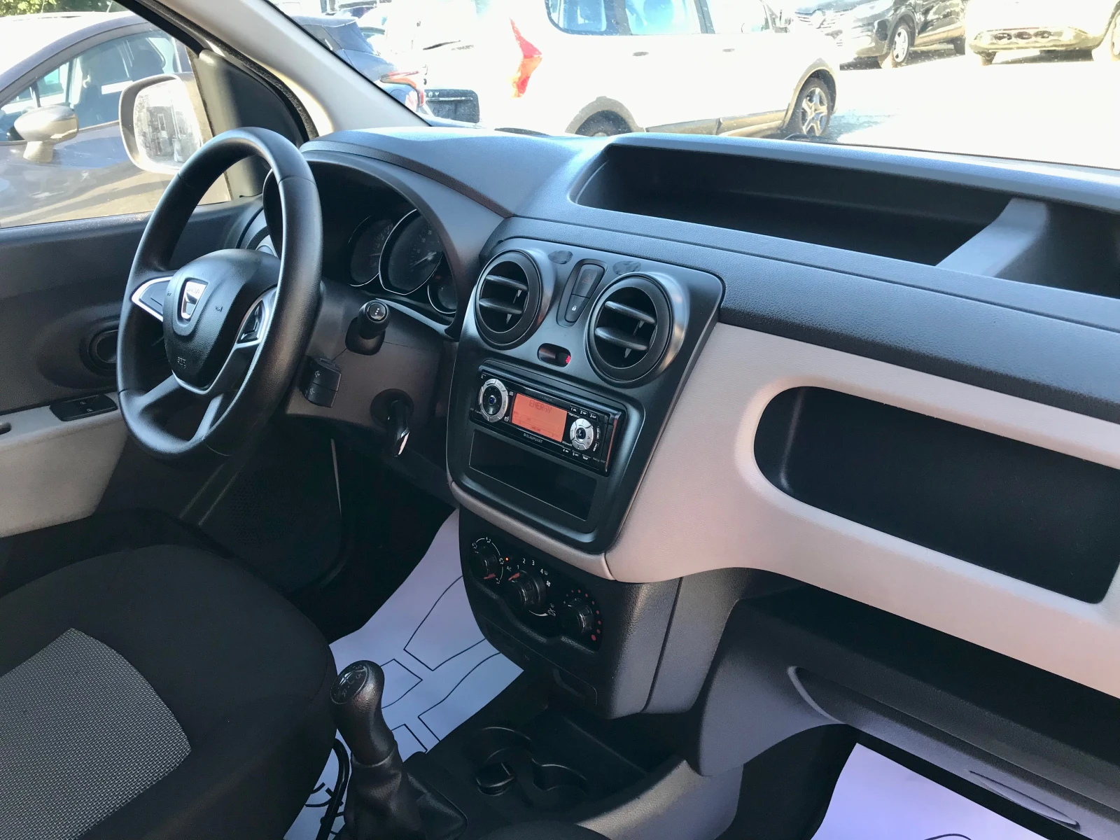 Dacia Dokker 1.5dci-75kc. 2015g., снимка 11 - Автомобили и джипове - 55595644